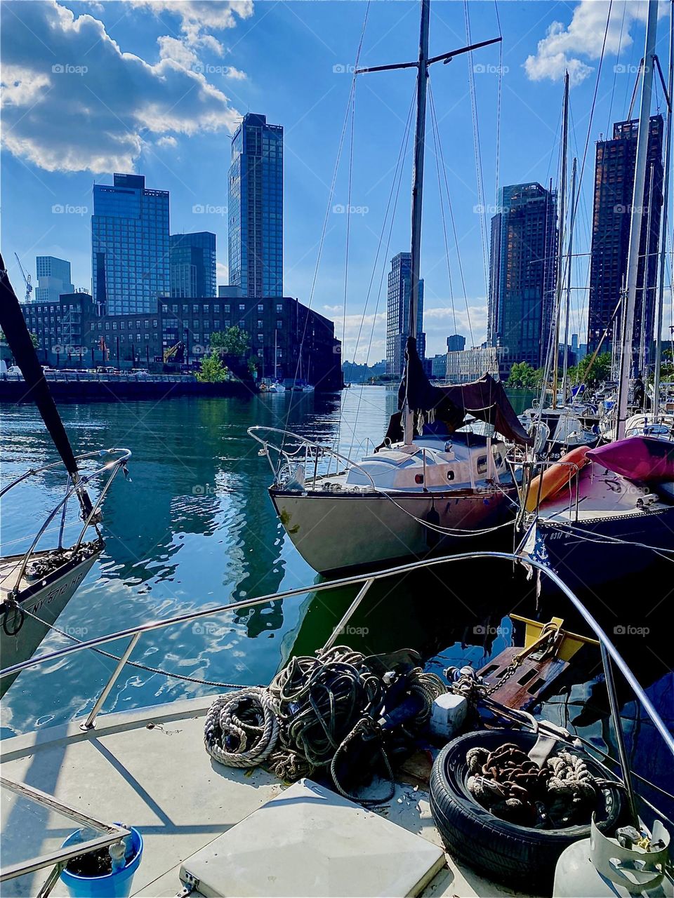 This is „Newtown Creek“ by the „Pulaski Bridge“ in LIC, Queens with its beautiful boats of various kinds and fantastic views that reach all the way to „Manhattan“. 2023. Hypnotic Productions