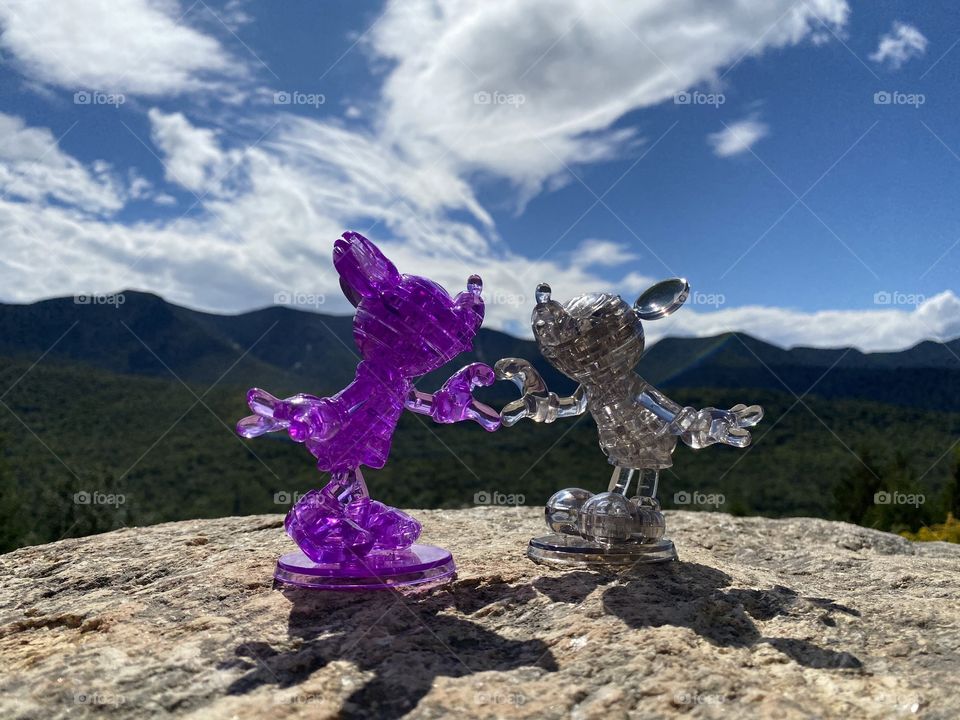 Honeymoon puzzles on the mountains