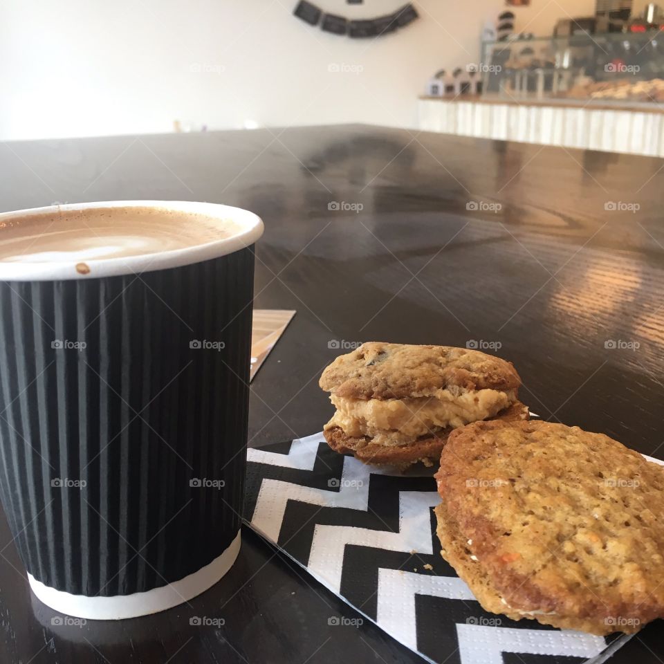 Cafe mocha with some delicious cookie sandwiches 