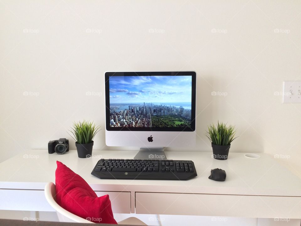 iMac desk setup