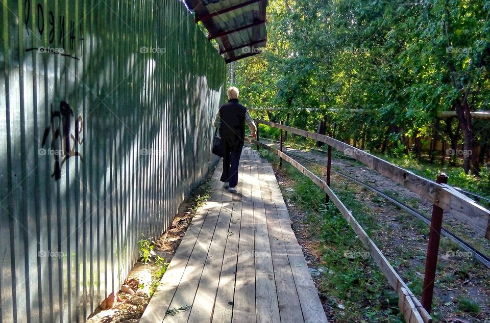 bridge around the construction site мостик вокруг стройки