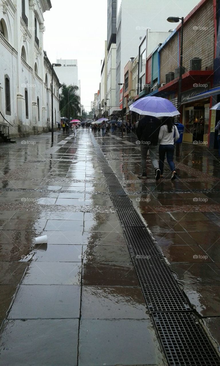 Pessoas nas ruas de Campinas-SP Brasil.