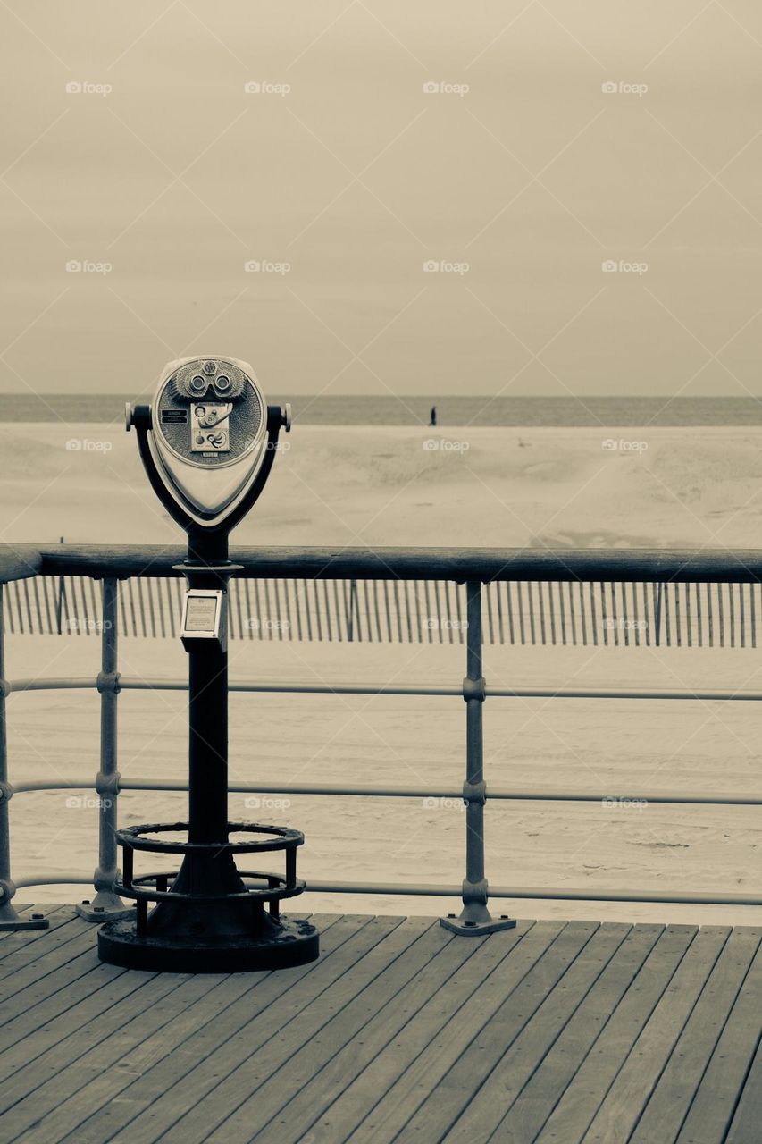 Beach scene in New York, walking on the beaches of New York, looking out into the ocean, Long view into the ocean