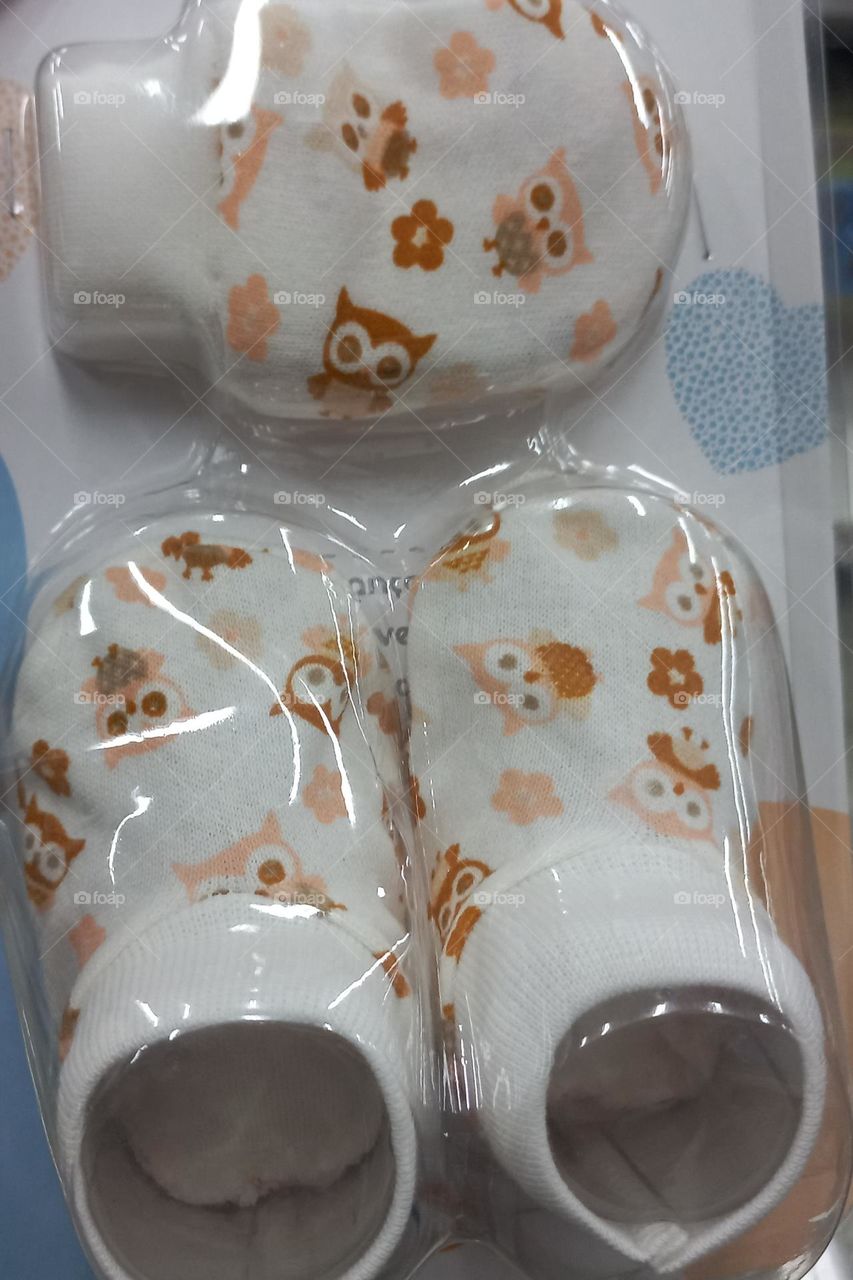 Os sapatinhos de bebê, é um dos mimos  mais recebidos pelas mamães