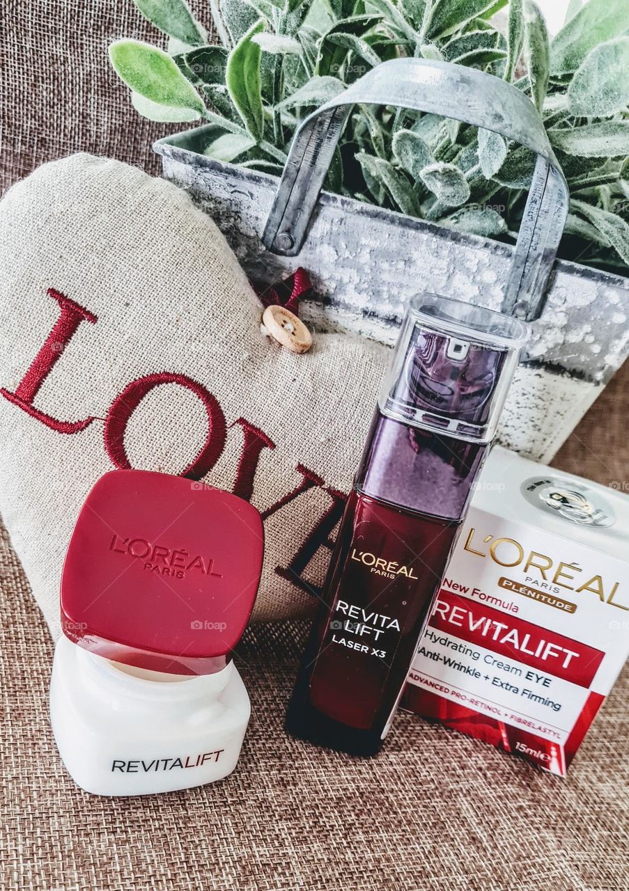 L'oréal skin care! Revitalift & L'Oréal hydrating eye cream.