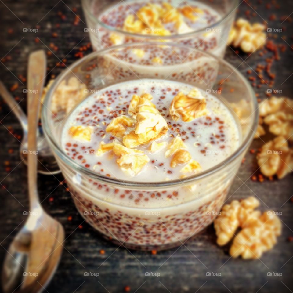 Healthy vegan breakfast❤️
Cooked quinoa with almond milk, vanilla and sweetener if you need it.
Garnish; walnuts 