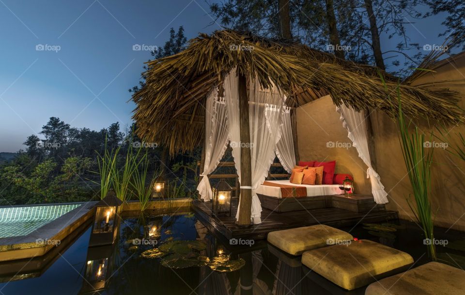 Dug out pool and Pallet house,Amzing bedroom, very nice Bed setup, Funny Image Dug-out pool