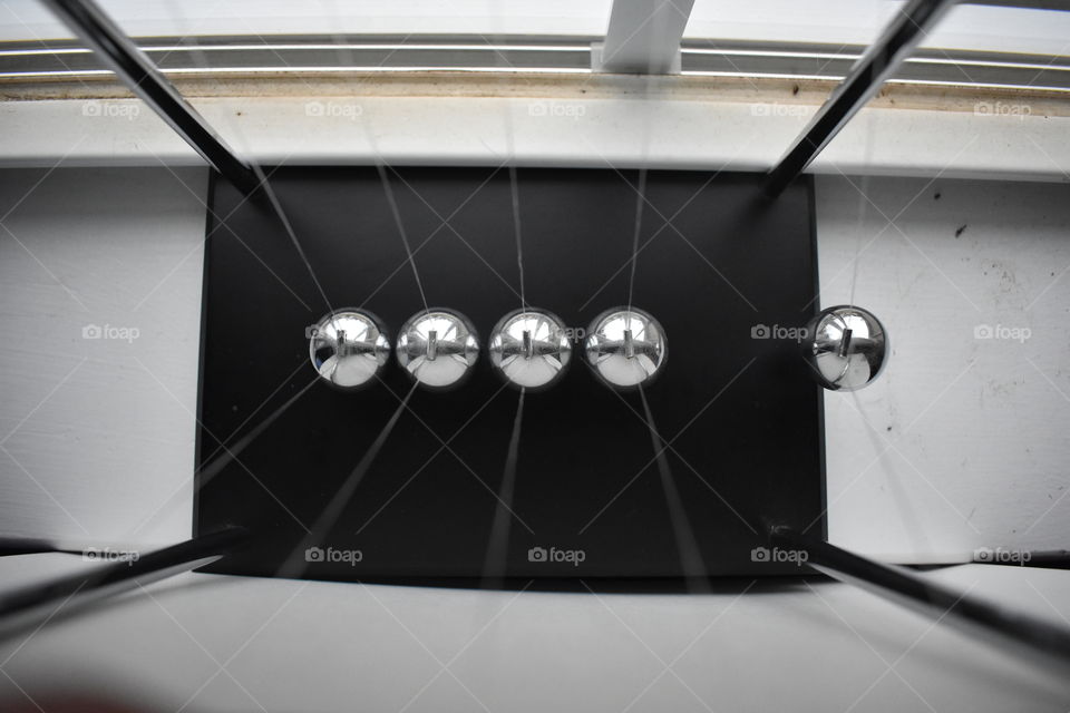Newtons cradle from above