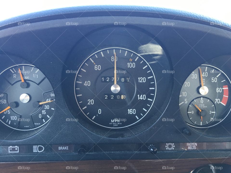 Mercedes Speedometer reading 80 MPH