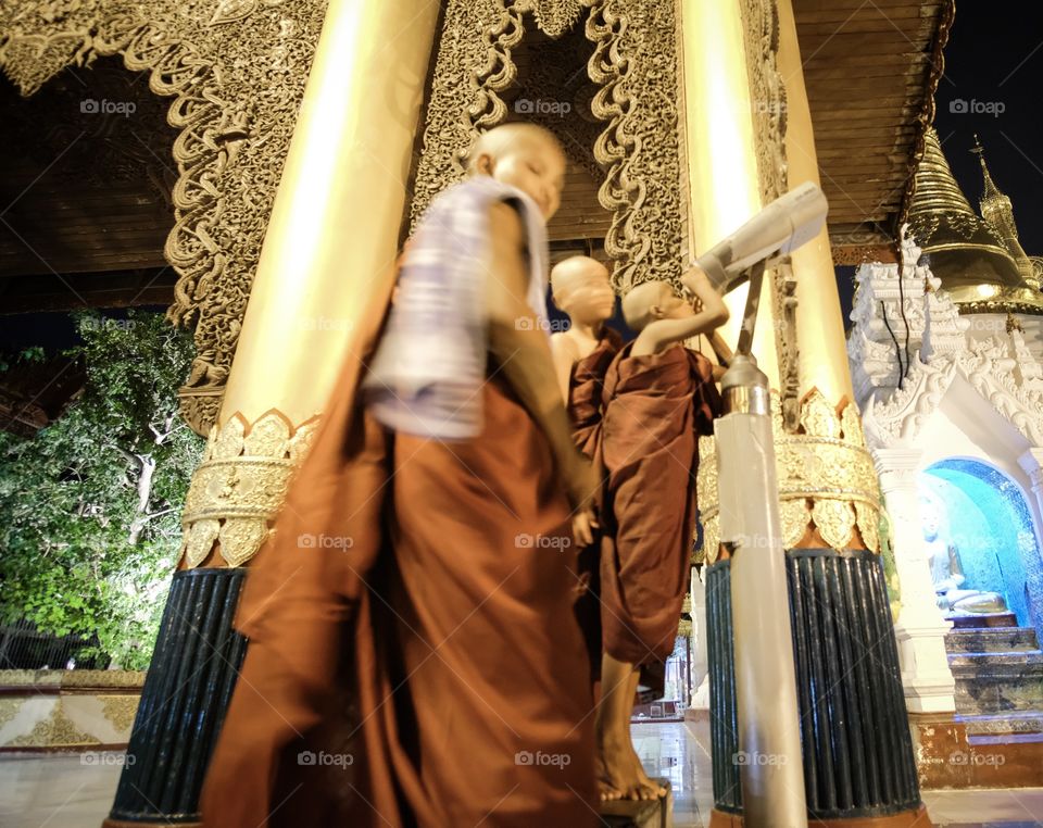 Myanmar little monk try to see Shwedagon Pagoda