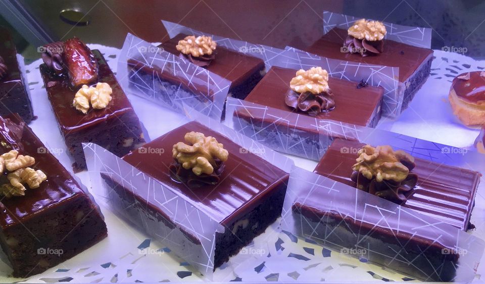 Geometric series: rectangle, chocolate cakes on display in a cake shop