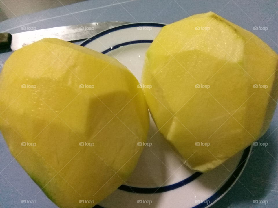 Apple mango ready to eat.
raw
fruit
edible
sour
yummy