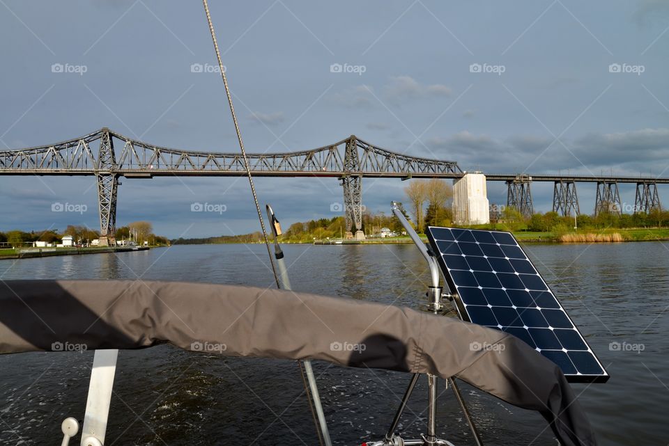 solar plate to capture energy in a sailboat