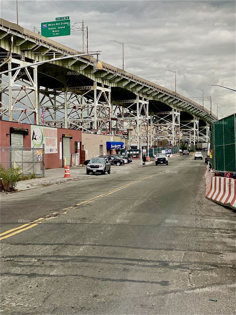 This is a detailed view of the above ground overpass section of the “Brooklyn Queens Expressway”, the “BQE” running parallel to “Borden Ave” and the “Borden Ave Bridge” over “Dutch Kills” in LIC, Queens. 2023. Hypnotic Productions