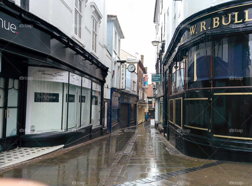 London Street in Norwich rain. It was raining in Norwich in England .