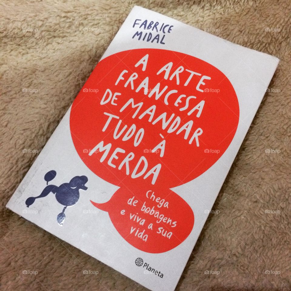 English: Book The French are of sending everything to shit / Português: Livro A arte francesa de mandar tudo a merda