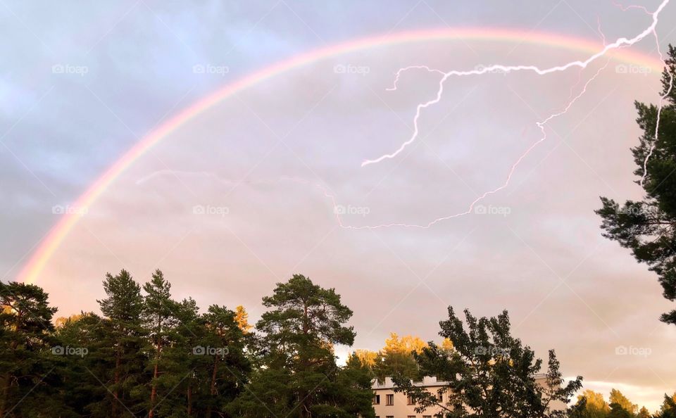 Rainbow and lightning combined picture 
