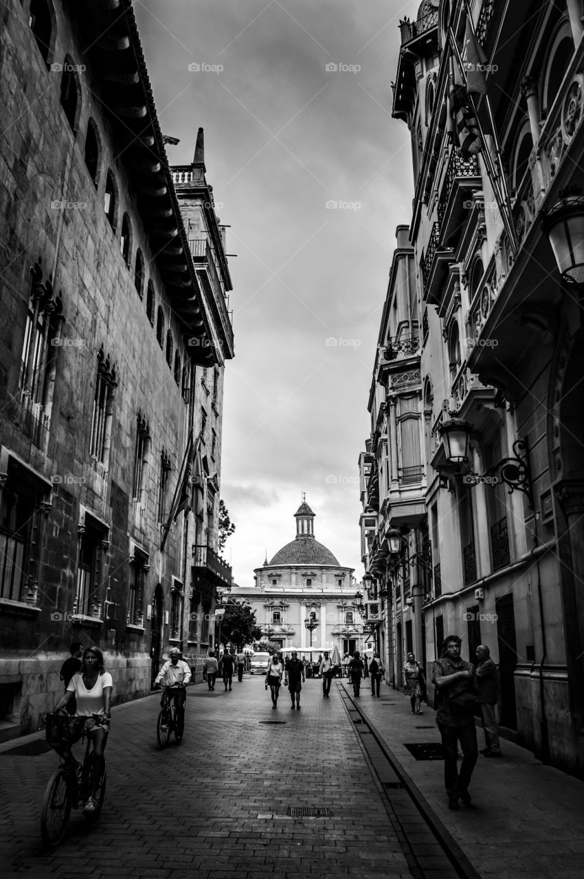 Calle Caballeros y Basilica. Calle Caballeros y Basilica de la Virgen de los Desamparados (Valencia - Spain)