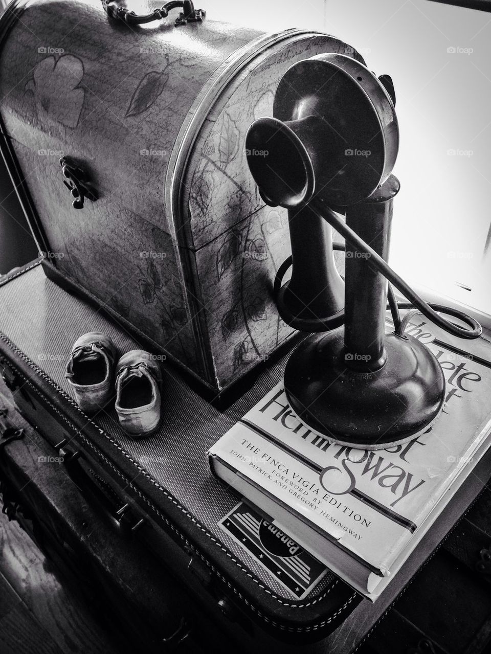 Black and white vintage phone and suitcases
