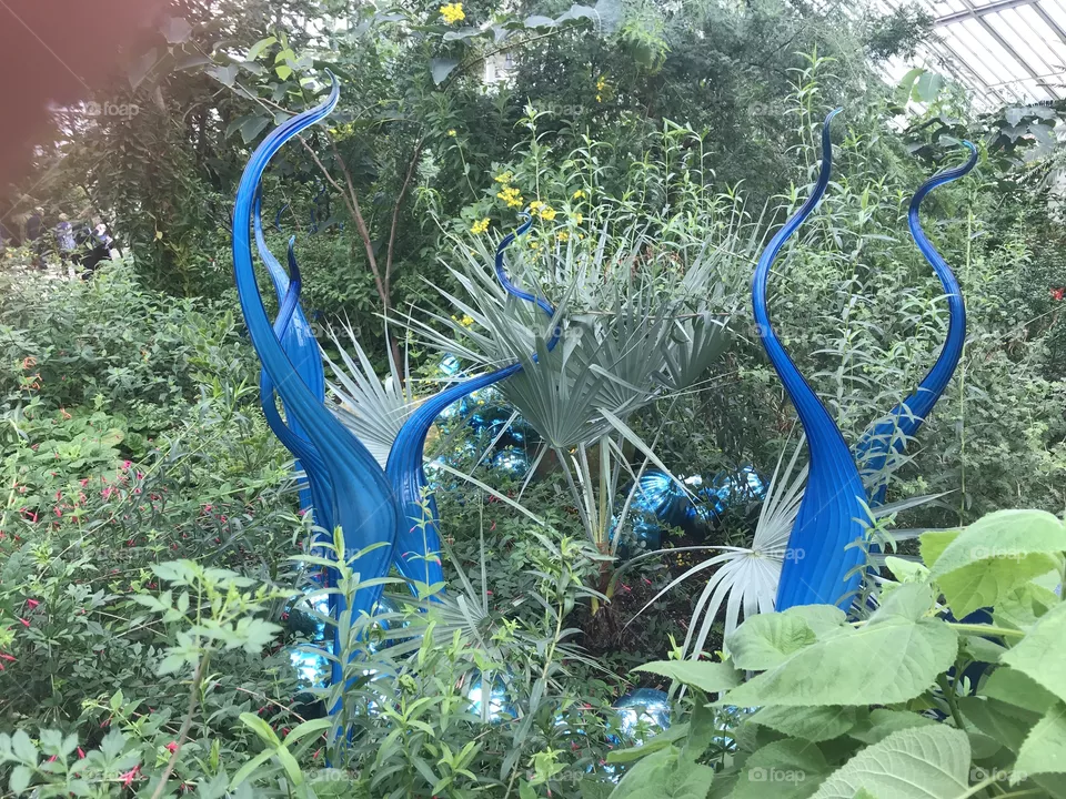 Blue serpentine glass sculpture by Chihuly, Kew, London 