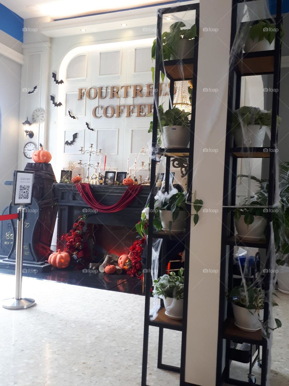 the fourtrees coffee is full of live music performance