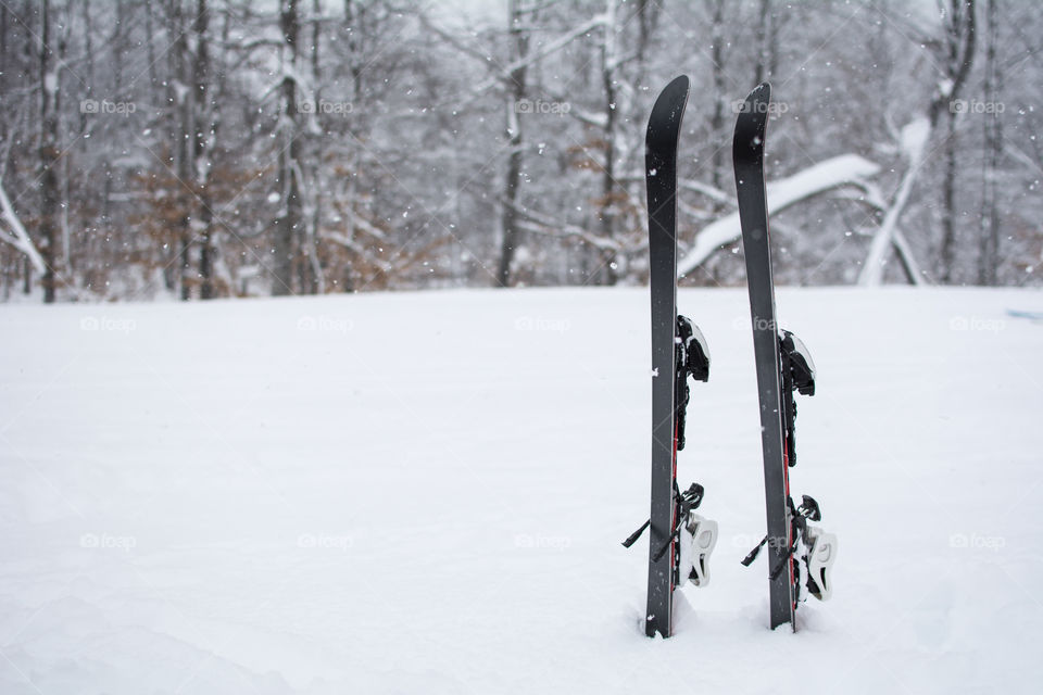 ski in the snow on mountain