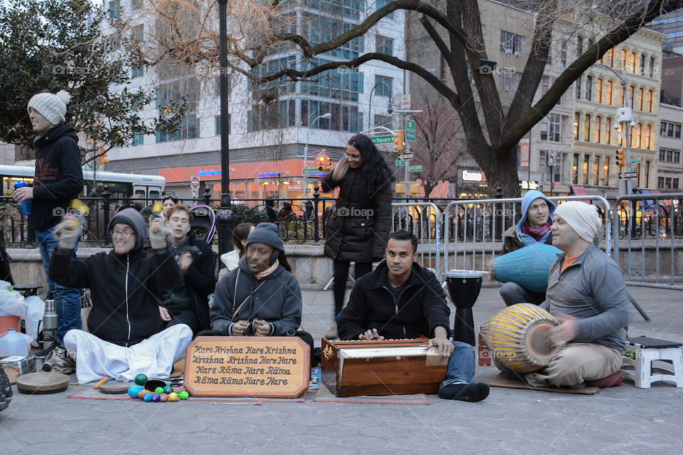 hym chanting in new York city, union square