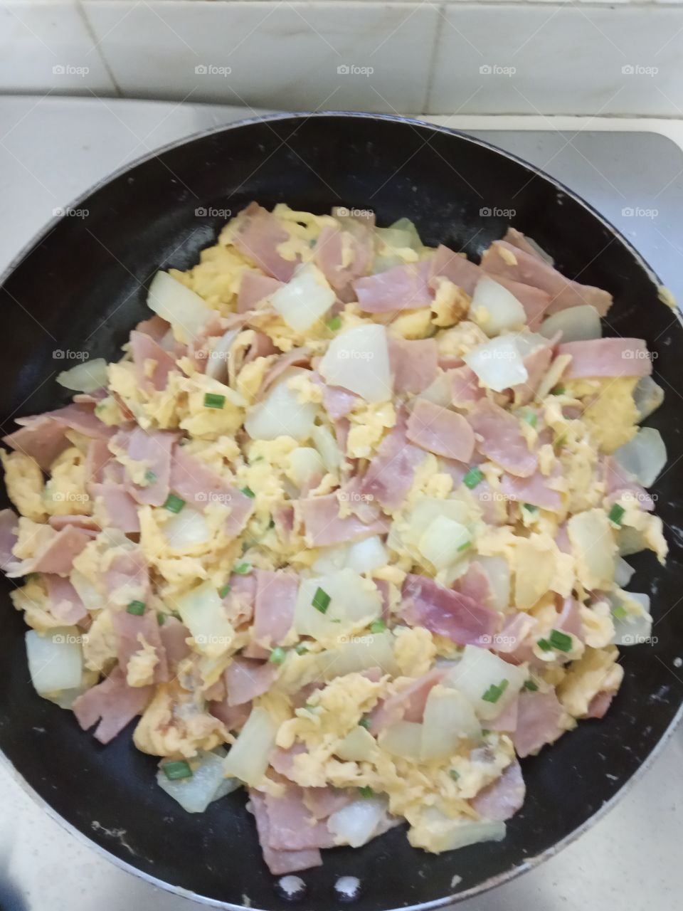 egg with onions and ham