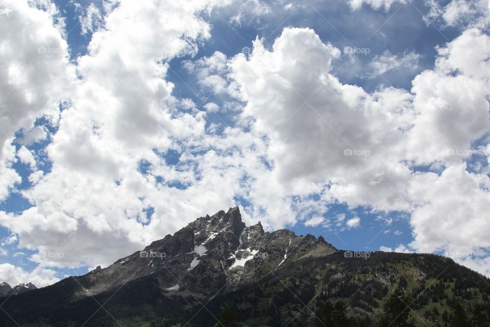 Mountains and clouds at jenny lake 