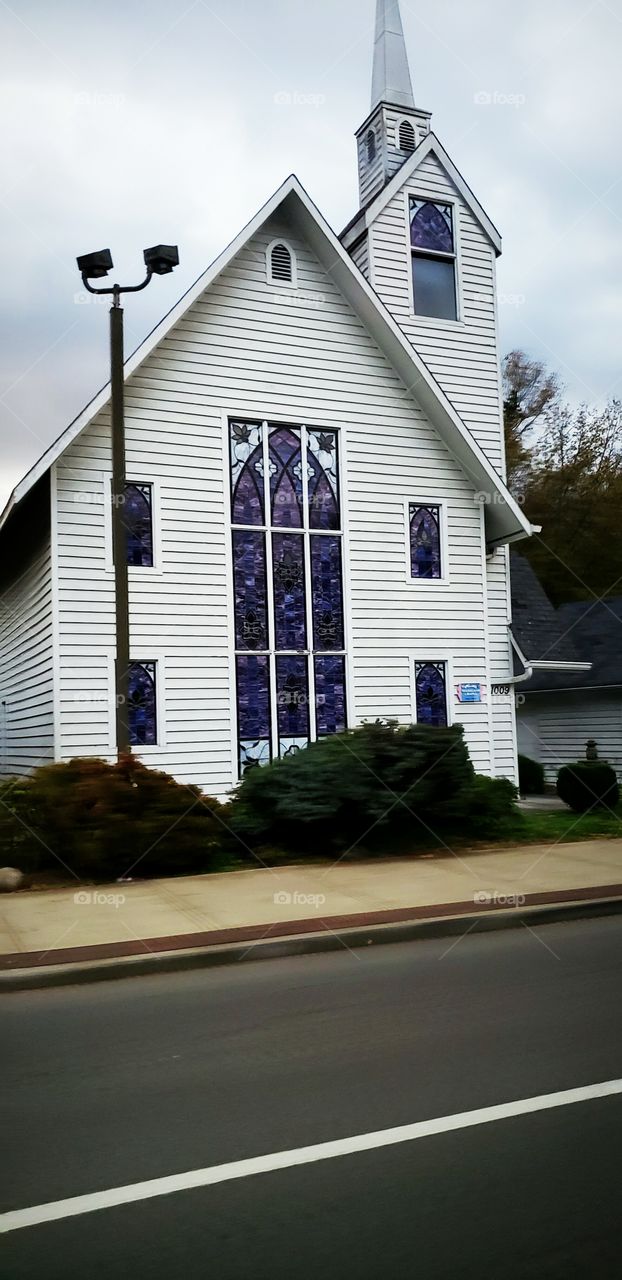 was in Tennessee and drove  by this beautiful church  ot has amazing  stand glass