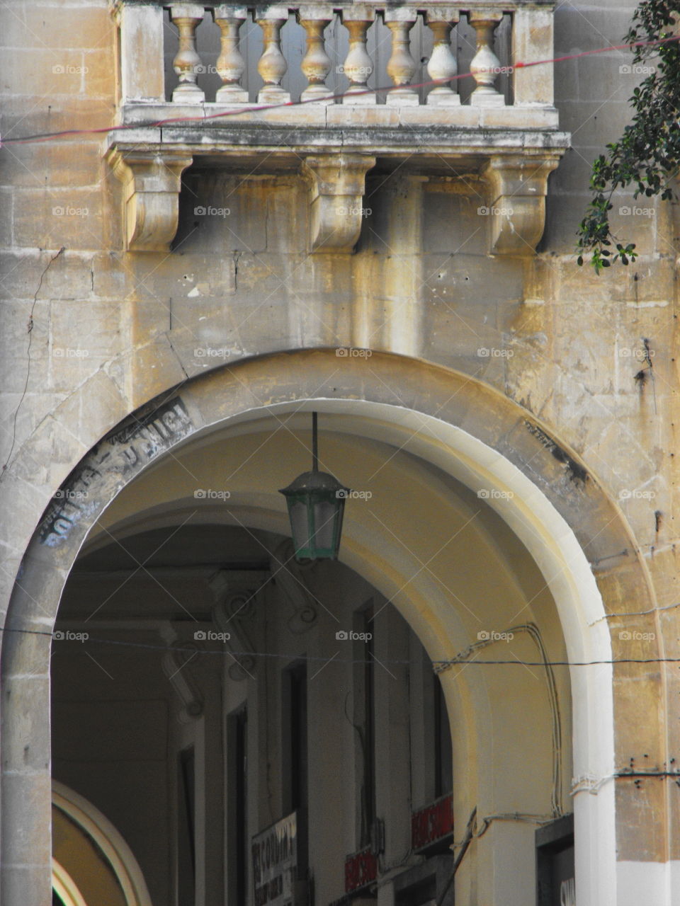 Maltese arch, wall, balcony.  Valletta