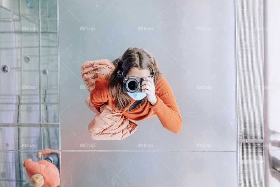 Mirror selfie from the ground