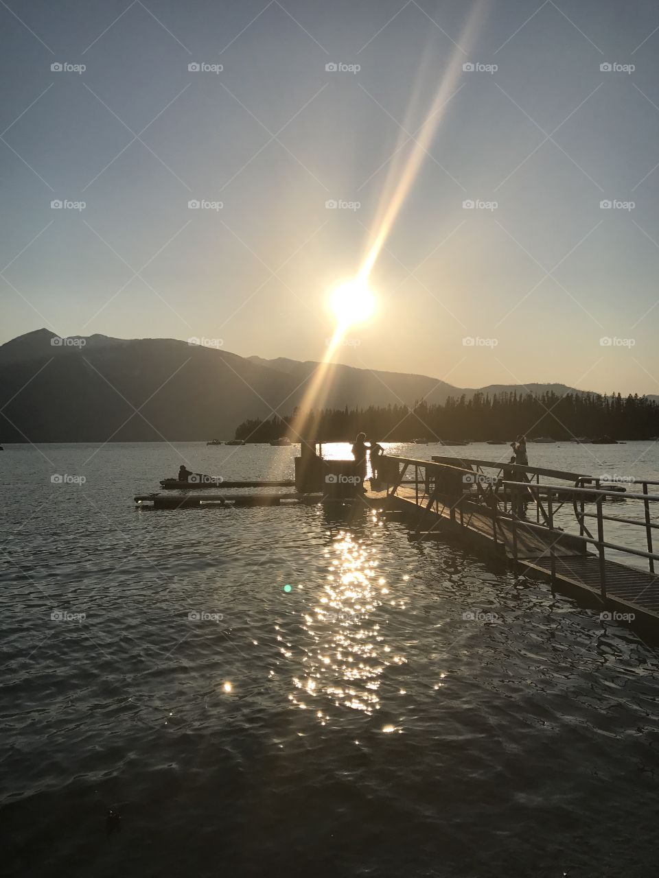 Sun setting on the lake 
