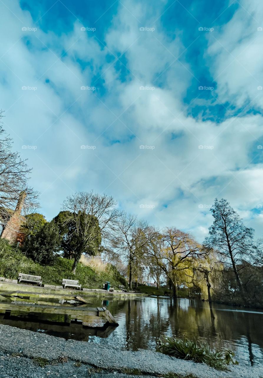 Tranquil pond on a calm winter day. Beautiful scenery 