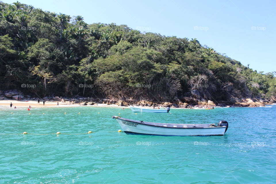 Snorkeling tour, sailing to a private beach