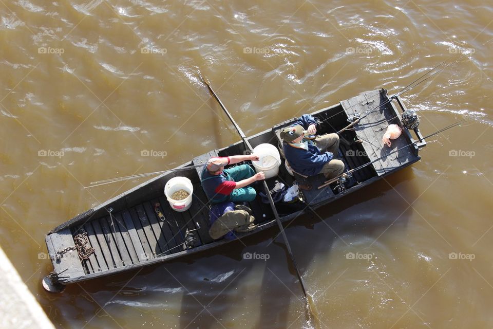 2 men in a boat 