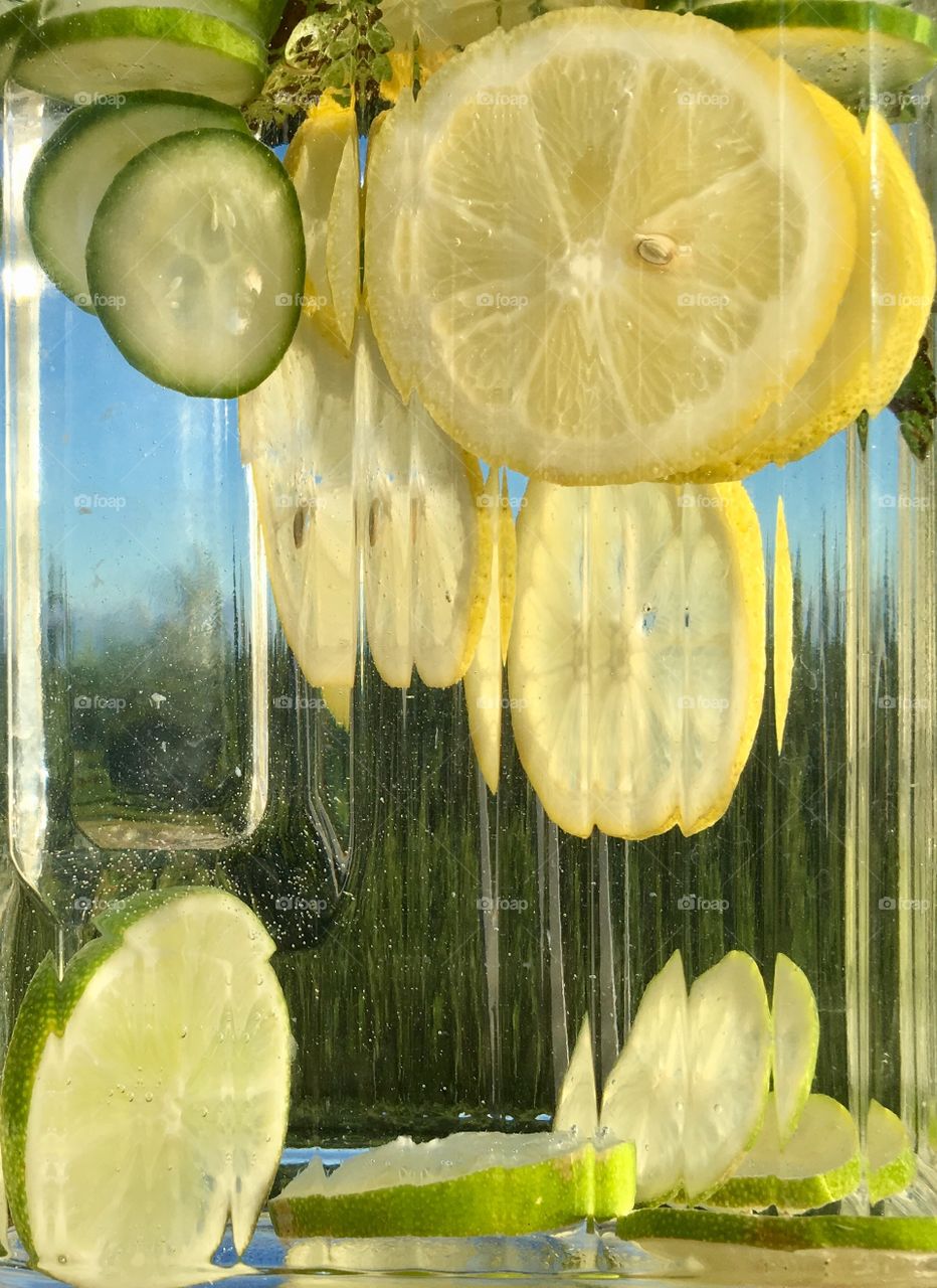 Refreshing water with limes, cucumbers and lemon 