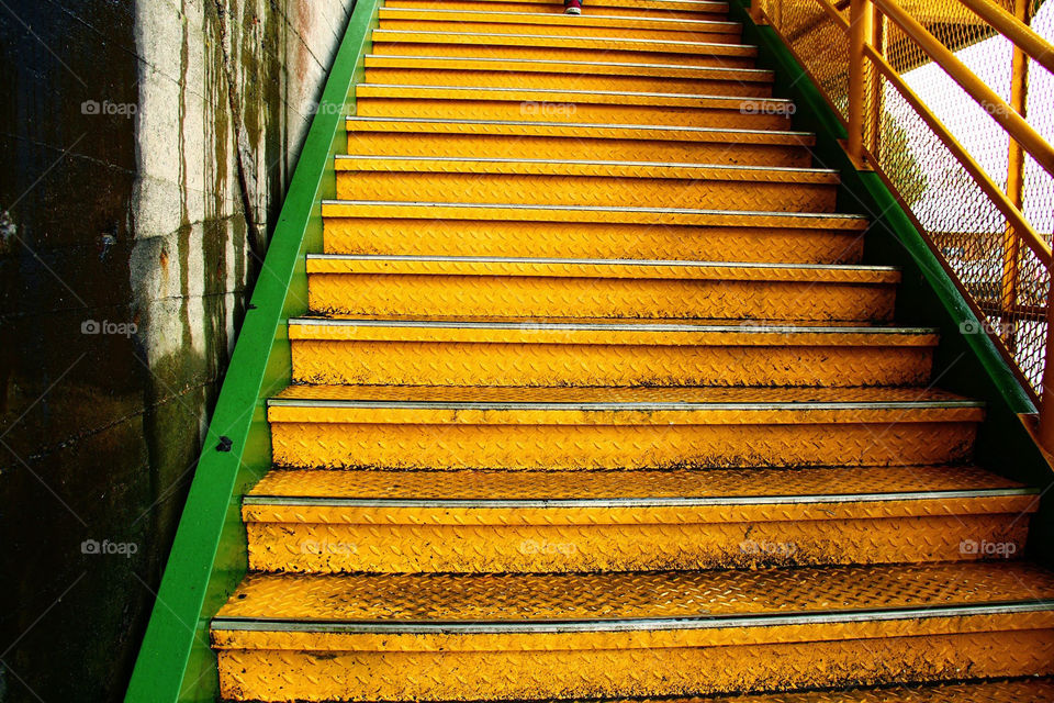 Stairs with yellow steps and details in green.