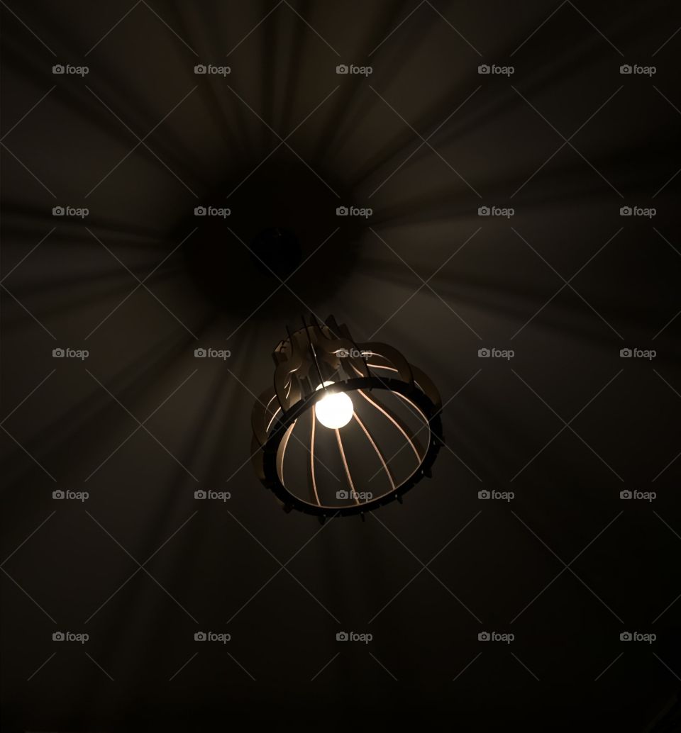 Hanging lamp with shadow pattern 