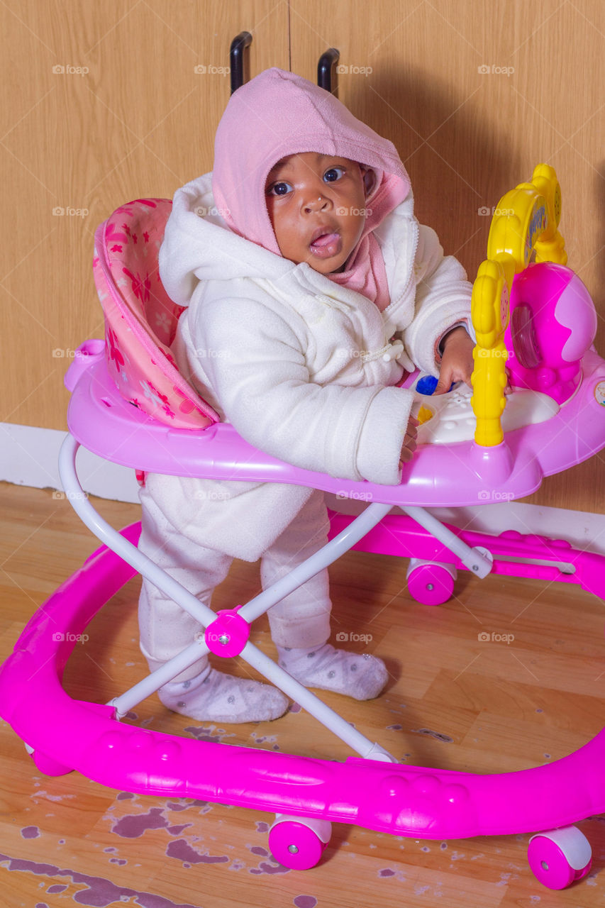 Baby walker/You can walk my daughter...!