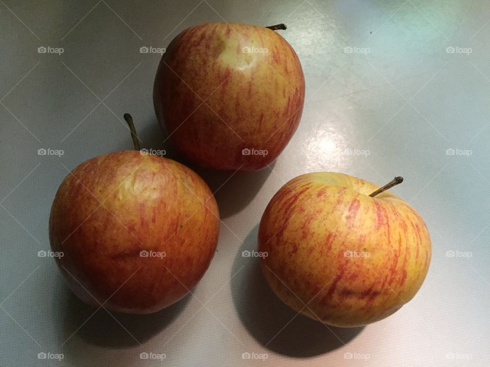 Bruised apples