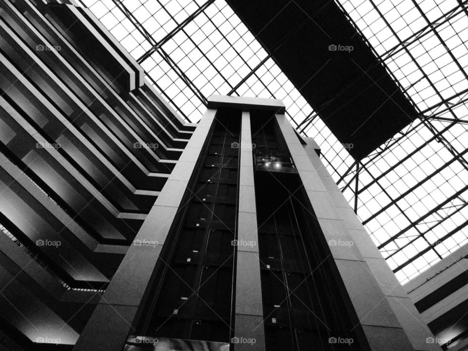 B & W Architecture. Thompson Center , ceiling bin building located in Chicago .