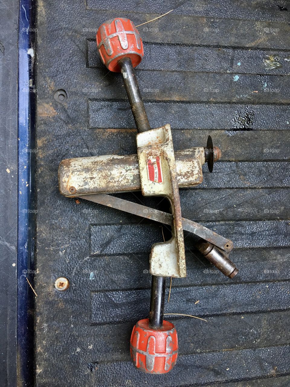 Plumbers specialty tool for work on plastic pipe. Internal cutter for PVC.