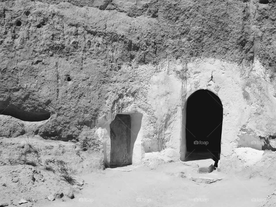 Doors to the house🚪🚪 Housing in a cave🤍🖤Natural architecture🤍🖤