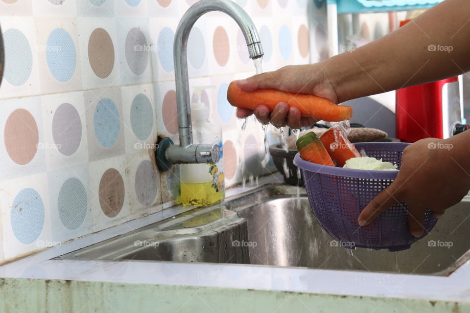 washing carrot