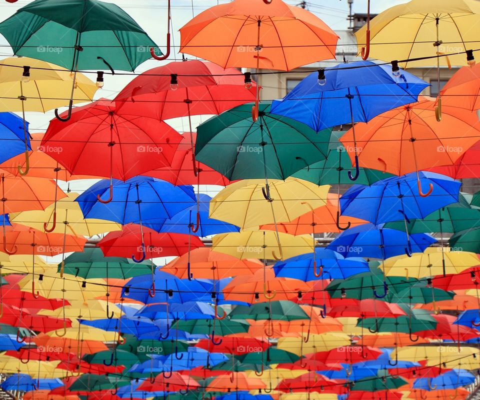 Аллея парящих зонтиков