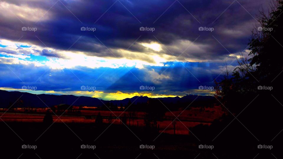 Sun tan lines and sun rays