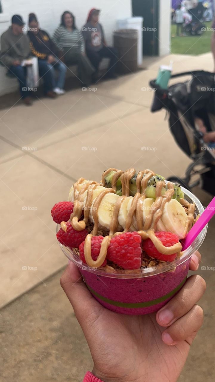 Açaí bowl from the fair?! No way, it can’t look this delicious!