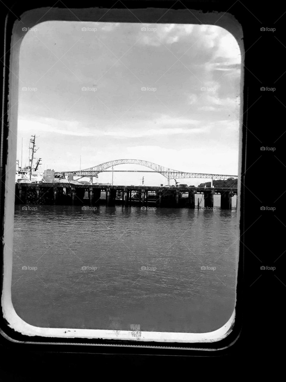 Window Bridge black and white