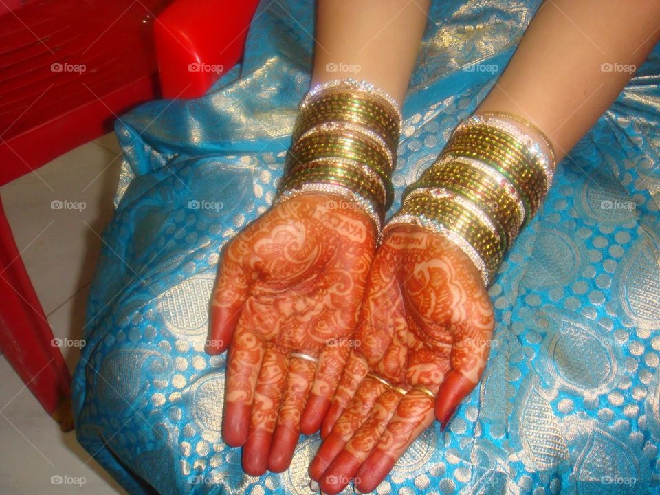 Mehandi and bangles make picture perfect pair